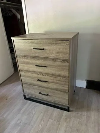 Комод из комбинированных материалов с 4 ящиками
