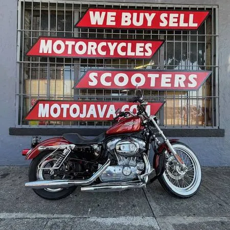 Мотоцикл HARLEY-DAVIDSON XL883L SPORTSTER 883 LOW 2009 года выпуска, как новый, только что прошёл техобслуживание.