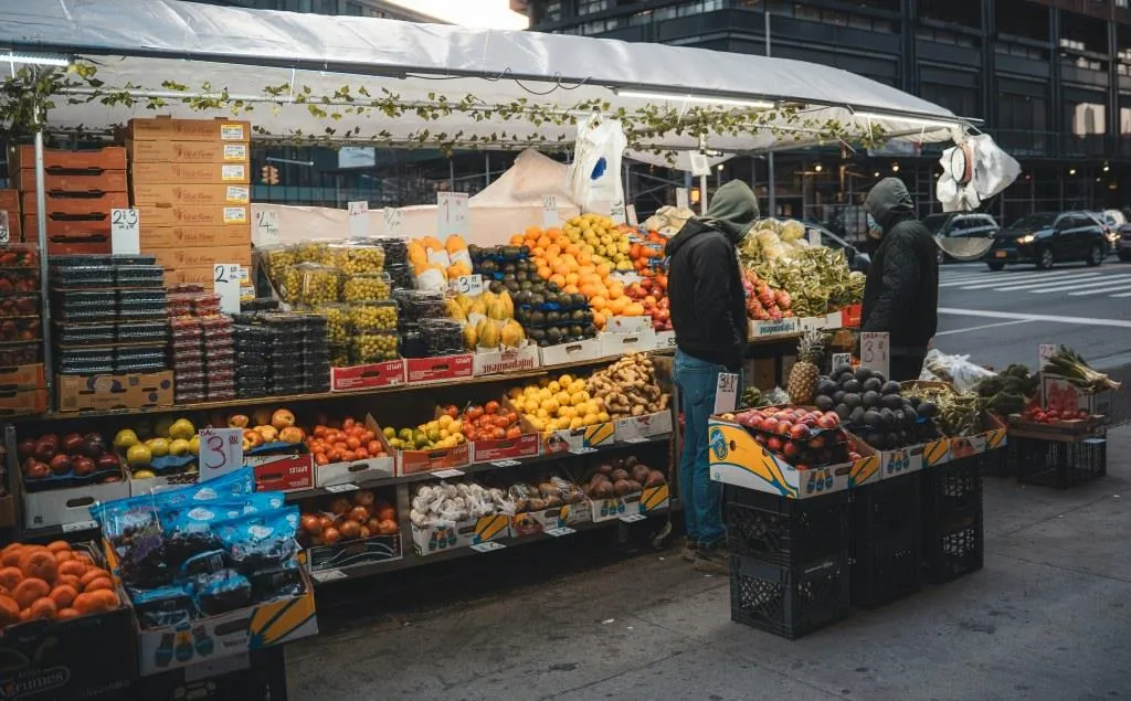  Как экономить на продуктах в Нью-Йорке: городские рынки, продовольственные банки и купоны