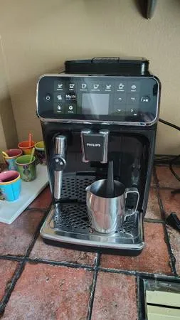 Автоматическая кофемашина эспрессо Philips 4300, черная.