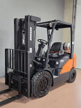 ВИЛОЧНЫЙ ПОГРУЗЧИК ПНЕВМАТИЧЕСКИЙ 2017 DOOSAN G25N-7