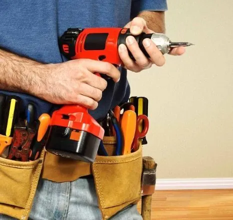 Konstantin, Handyman