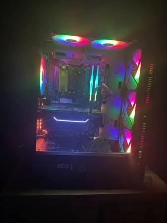 Практически новый игровой ПК с видеокартой nVidia RTX 2070, 16 ГБ оперативной памяти 3200 МГц, 6-ядерный процессор 4,6 ГГц.