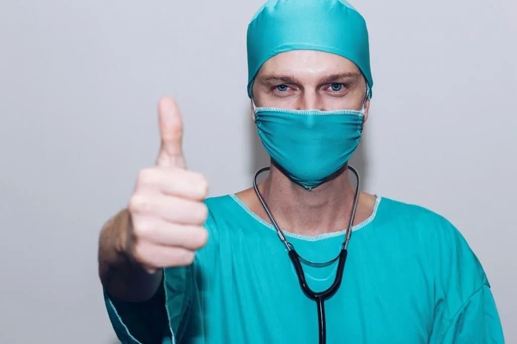 Медицинская помощь для иммигрантов в Нью-Йорке: Medicaid и бесплатные клиники.