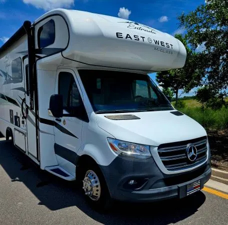 Автодом класса C East-West Entrada 24FM 2021 года выпуска.