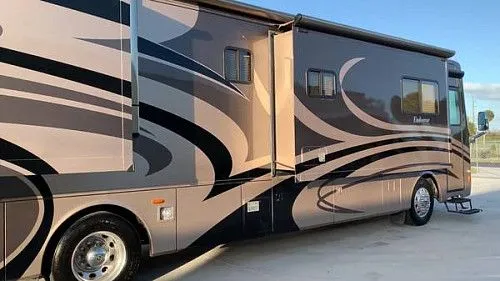 Предлагаем приобрести кухонные шкафы Holiday Rambler 2007 Endeavor 40SFT из твердой древесины.