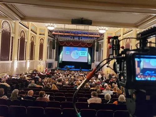 Профессиональный видеооператор, фотограф, видеомонтажер, опыт работы с HBO/Netflix.