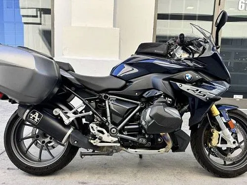 BMW R 1250 RS 2022 года выпуска, цвет Imperial Blue Metallic — от премиум-дилера!