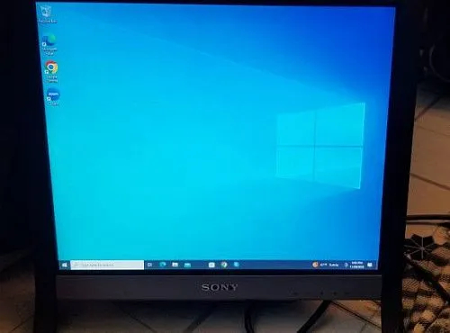 Sony SDM-HS75P 17-дюймовый цветной TFT LCD монитор с разъемами DVI и VGA