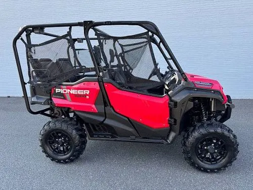 Внедорожник HONDA PIONEER 1000 5 DELUXE 4X4 UTV 2022 года выпуска. Возможно оформление кредита.