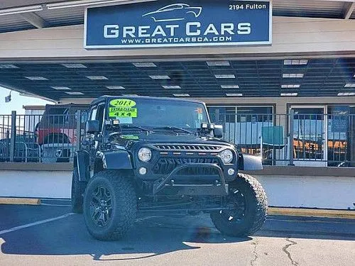 Jeep Wrangler Unlimited Sahara 4x4 4dr SUV 2013 года выпуска