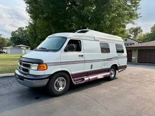 Dodge 3500 Roadtrek 2001 года выпуска