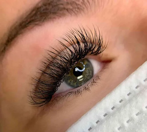 Lashmaker Katerina Neroda