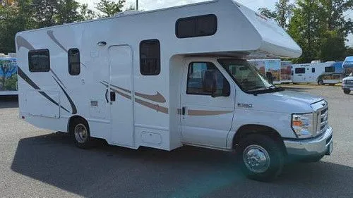 Автодом Thor Majestic 23A класса C, 25 футов, 2020 года выпуска.