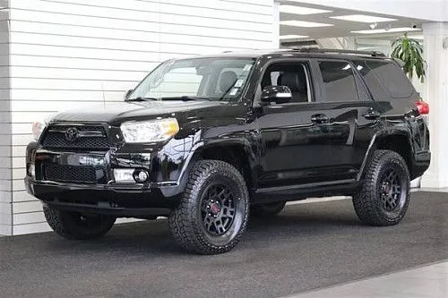 Toyota 4Runner 2012 года, 3-е сиденье, кожаный салон, полный привод, без ржавчины, лифт подвески, 2013, 2014, 2015 годы.