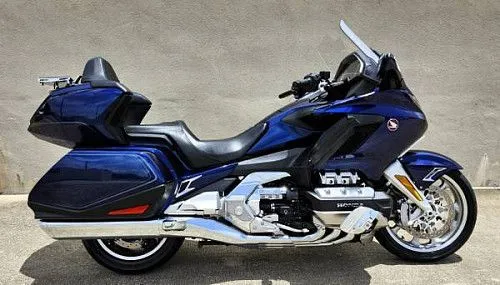 HONDA GOLDWING TOURING DCT 2018 года выпуска, небольшой пробег.