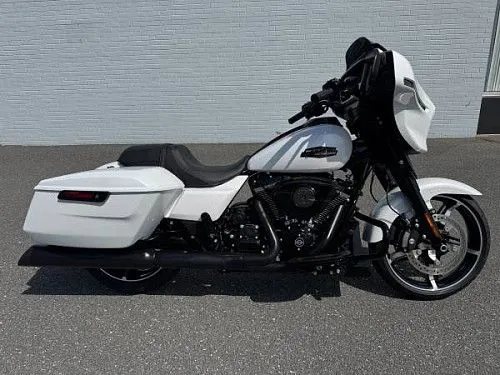 Мотоцикл Harley Davidson Street Glide 2024 года выпуска, пробег 1800 миль. Возможно оформление кредита.