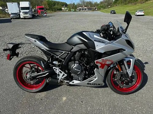 Мотоцикл Suzuki GSX-8R Sportbike 2024 года выпуска, пробег 1600 миль. Возможно оформление кредита.