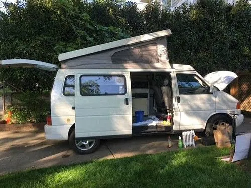 VW Eurovan Camper 2001 года от Winnebago