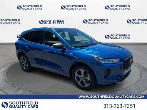 Ford Escape ST-Line SUV 2023 года, цвет Atlas Blue Metallic.