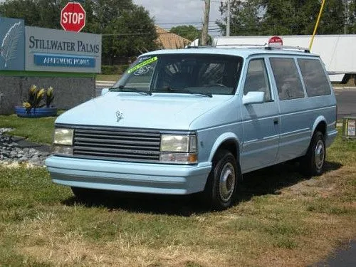* Plymouth Voyager 1989 года выпуска * Всего 39 000 миль *