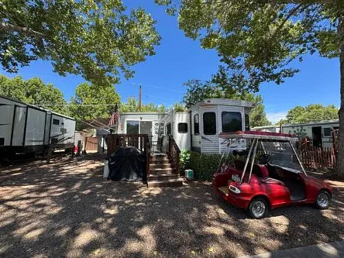Автодом Crossroads Zinger 38CK 2017 года выпуска, 1/1, Spc 108, для людей старше 55 лет, Lamplighter RV Resort.