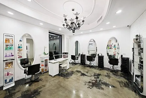Maison Blanc Luxury Salon