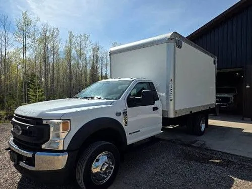 Ford F550 Day Cab 4x4 2021 года выпуска, дизельный двигатель 6.7 Powerstroke, двухосный кузов.