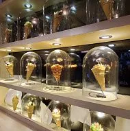 Japanese style crêpe store