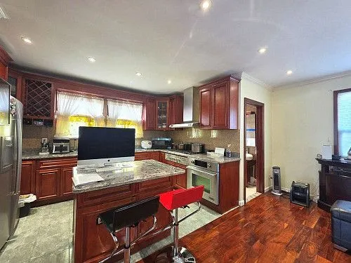 90-51 52nd Ave Floor 2, Elmhurst, NY 11373
