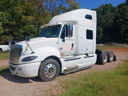 International ProStar ES LF687 Automatic Conventional Sleeper 2016 года выпуска.