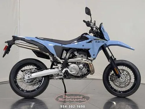 Suzuki DR-Z4SM 2025 года выпуска