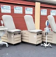 Ищете подержанное медицинское оборудование рядом с вами? Продаются подержанные смотровые столы?