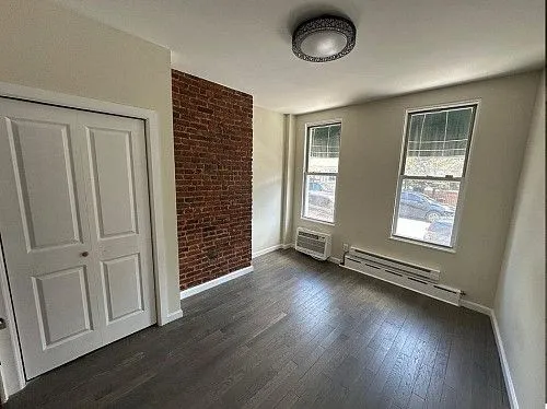 3180 38th St Ste 1R, Astoria, NY 11103