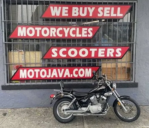 Yamaha V-STAR 250 VIRAGO 250 2002 года выпуска, низкое сиденье, доставляет удовольствие от езды, в очень хорошем состоянии.