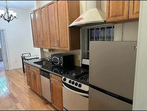 322 E 85th St, APT 1-A, New York, NY 10028