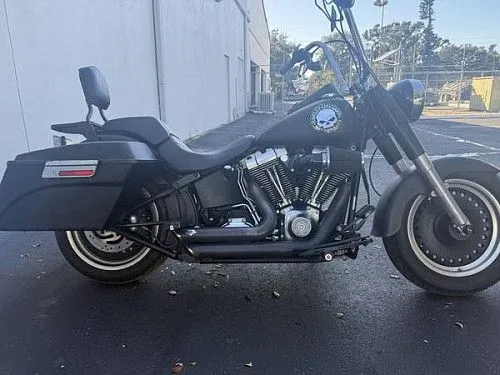 Harley-Davidson FLSTFB Softail Fat Boy Lo 2010 года выпуска.