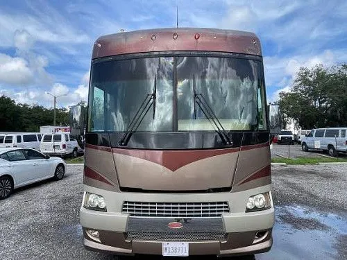 Автодом Winnebago 2007 года выпуска, с тремя выдвижными секциями. Очень маленький пробег. Предлагайте свою цену!!!