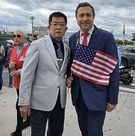 Сенатор Стив Чен остановил кровавую уличную драку