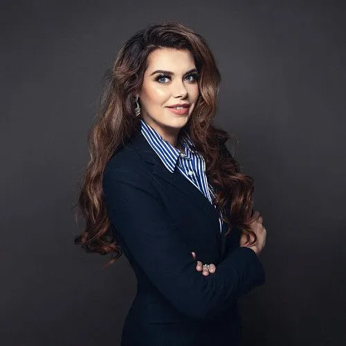 Licensed Real Estate Agent Lola Rogacheva