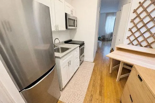 705 9th Ave, APT 4B, New York, NY 10019