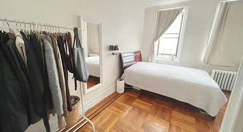 Renting a room near Avenue J (Q) Train station! 1000$ for room + Bills!