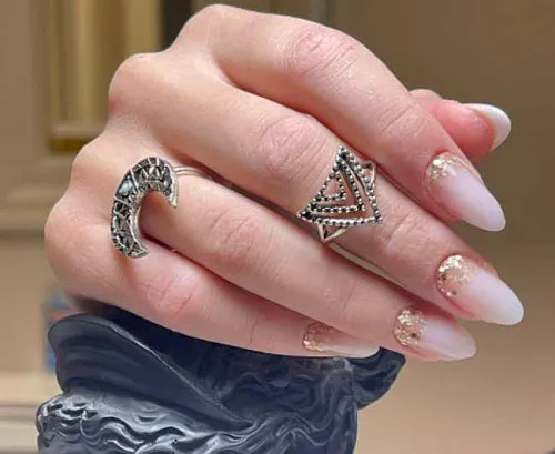 Aura European Nails