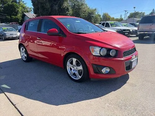 Chevrolet Sonic LTZ 2013 года выпуска, автоматическая коробка передач, 4-дверный хэтчбек, пробег всего 94 000 миль!