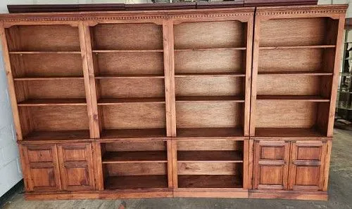 4 одинаковых книжных полки из массива дерева Mastercraft
