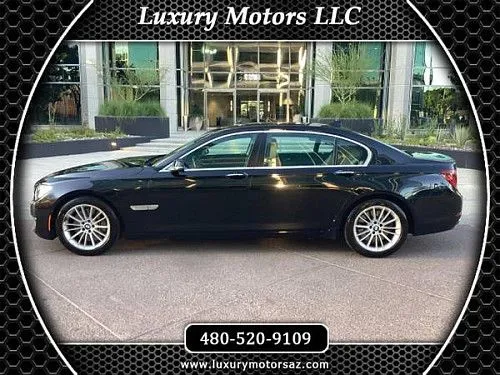 BMW 750Li 2014 года выпуска