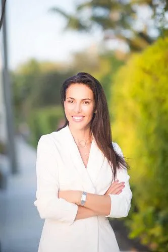 Dariko Kviraya | Realtor Miami | Cardinal Realty Group, LLC