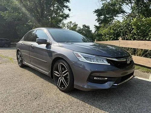 Honda Accord Touring 2016 года, небольшой пробег, финансирование для всех!