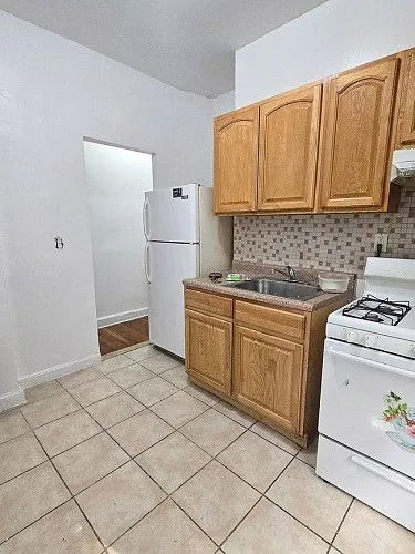 2403 Hoffman St, APT 7, 2403 Hoffman St, Bronx, NY 10458