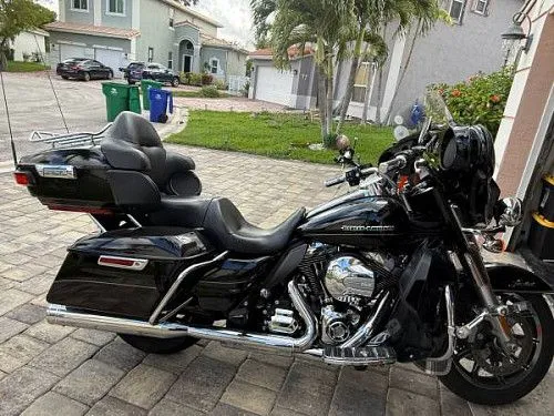 Продается мотоцикл Harley Davidson.